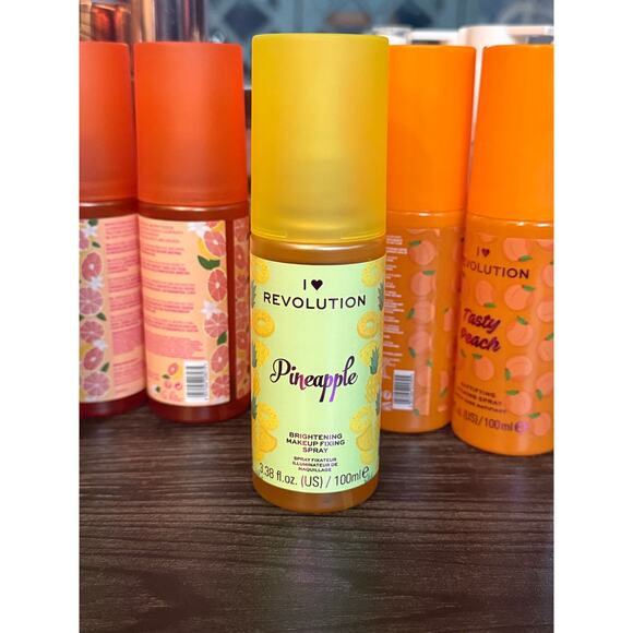 6/$25 NWT I Heart Revolution Pineapple Brightening Fixing Spray - Picture 2 of 3